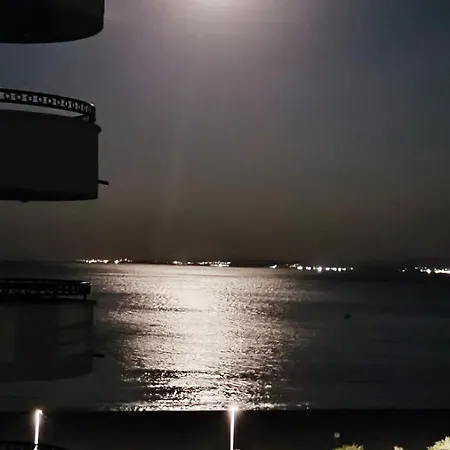 Family Luxurious With Sea View Apartmán